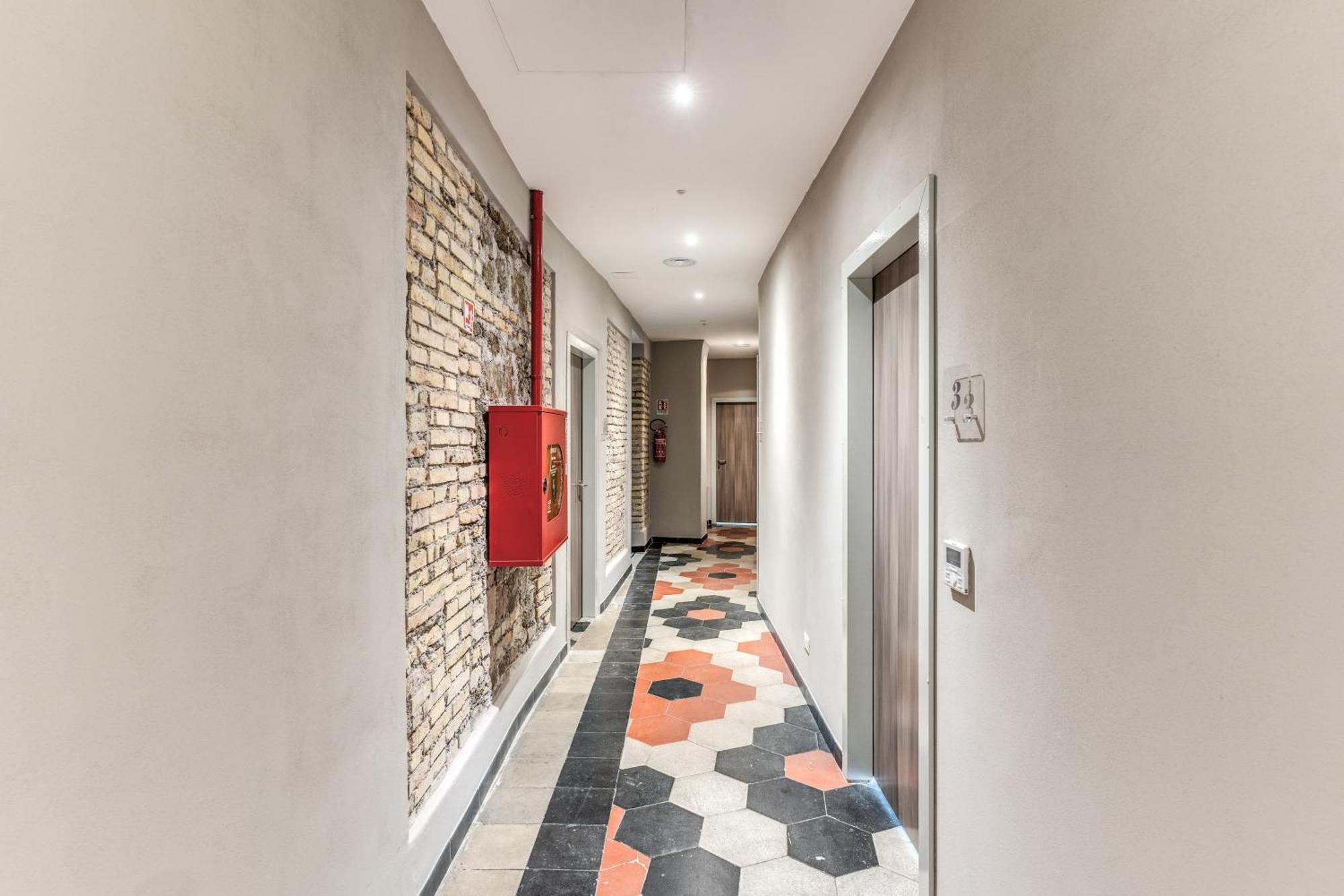 Borgo Ripa Urban Travel Hostel Рим Екстериор снимка